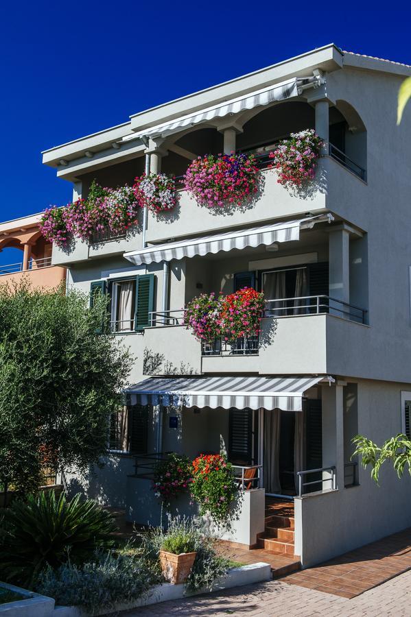 Villa Mirakul Sukošan Habitación foto